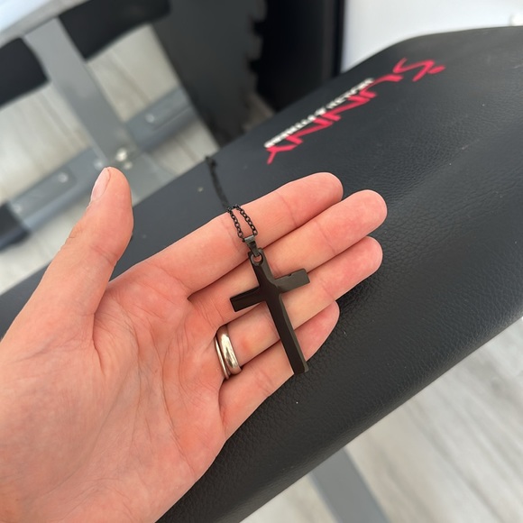 NWT Simple Cross Pendent Necklace Black Men's Unisex - Picture 3 of 6